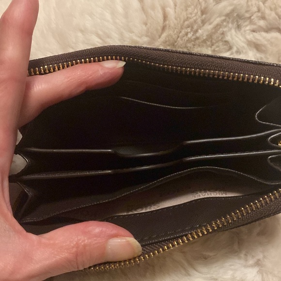 VGUC. Michael Kors Jet Set brown and tan signature logo wallet/wristlet. - Picture 8 of 10